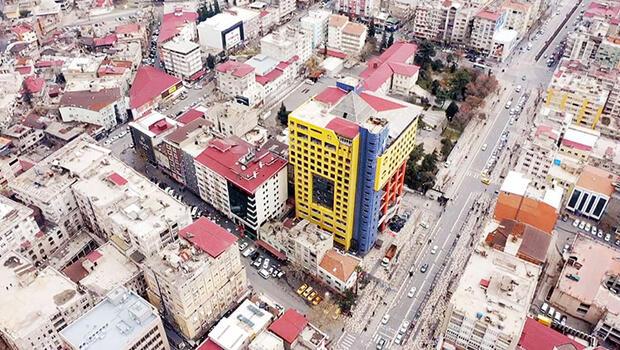 Kahramanmaraş’taki 'Dünyanın en saçma binası' yıkılıyor