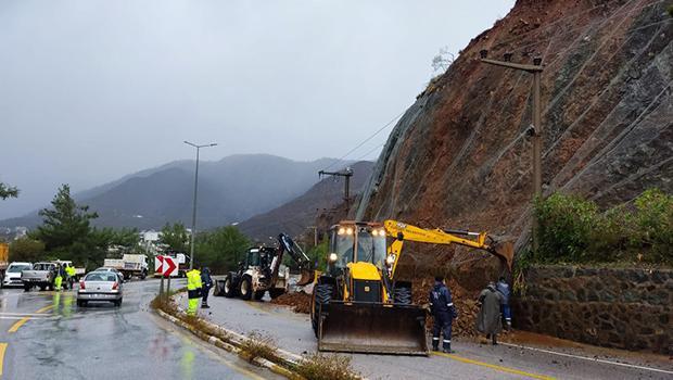 Marmaris- İçmeler kara yolunda heyelan!
