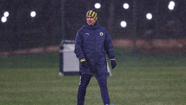 Fenerbahçe'de yeni teknik direktör İsmail Kartal, oyuncularla tanıştı! İşte ilk açıklamalar ve Mesut Özil...