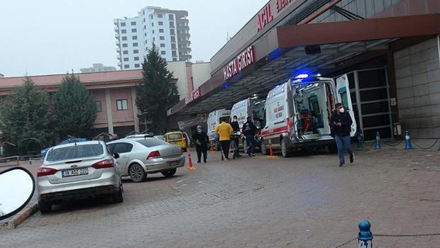 Kaçak geçiş yapmak isteyen 2 Suriyeli, mayına basınca yaralandı