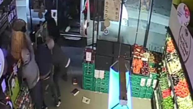 Kağıthane'de hırsızlar böyle yağmaladı! Anbean kamerada