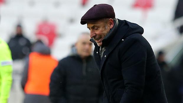 Trabzonspor'da Abdullah Avcı kırmızı kart görünce çılgına döndü