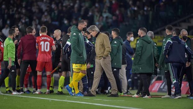 Real Betis - Sevilla derbisinde ortalık fena karıştı!