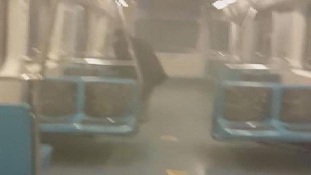 Son dakika... İstanbul'da iki tramvayda yangın paniği! Duman sardı