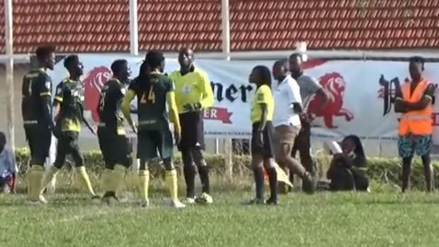 Uganda'da penaltıyı tekrarlatan hakemlere 120 gün ceza