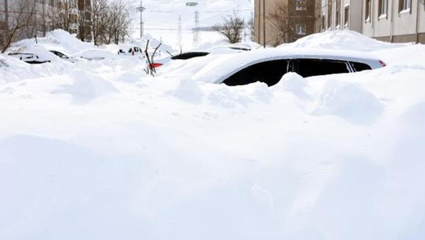 Bitlis merkezinde kar kalınlığı 1 metreyi aştı!