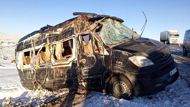 Şanlıurfa'da faciadan dönüldü! Öğrenci servisi yoldan çıktı: 11 yaralı