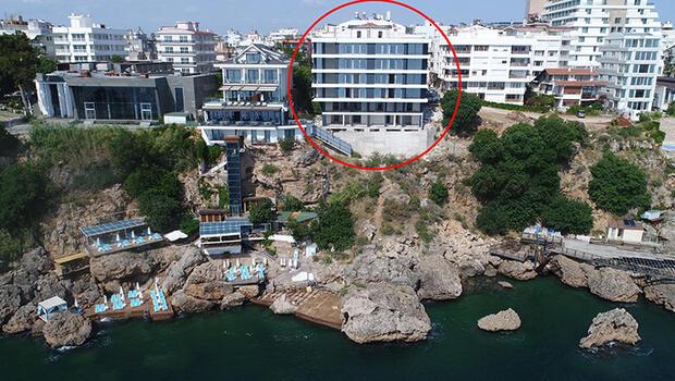 Antalya'da falezlerde denize sıfır yapılan bina için yıkım kararı