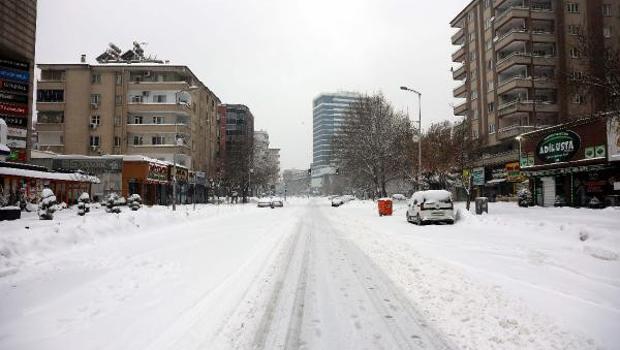 Gaziantep'te ikinci kar dalgası başladı! Otoyol trafiğe kapatıldı