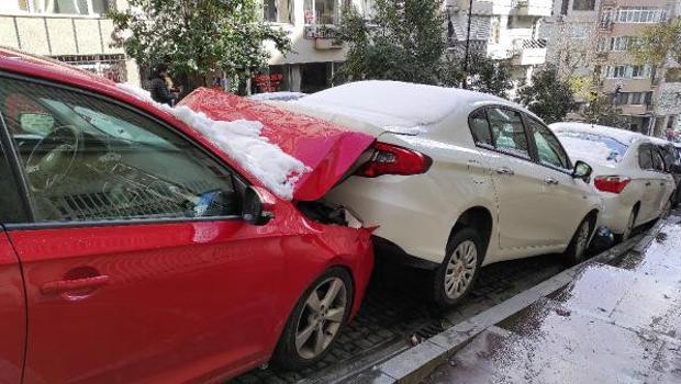 Şişli'de korku dolu anlar! Buzlanan yolda kayan itfaiye aracı 7 otomobile çarptı