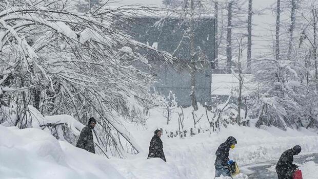 İran'da yoğun kar yağışı: mahsur kalan 880 kişi kurtarıldı