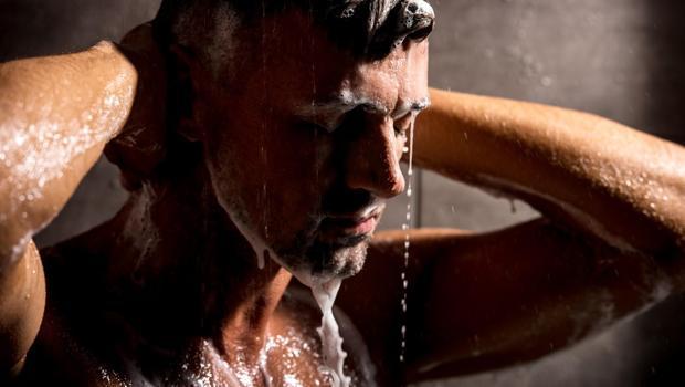 Asırlık tartışma: Duş sabah mı alınmalı gece yatmadan mı?