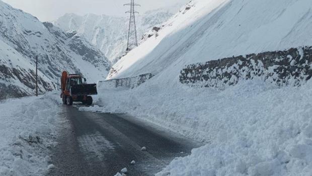 Hakkari-Van karayolunda çığ: Hemen çalışma başlatıldı