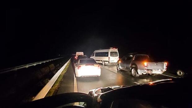 Artvin’de heyelan nedeniyle trafiğe kapanan Karadeniz Sahil Yolu ulaşıma açıldı