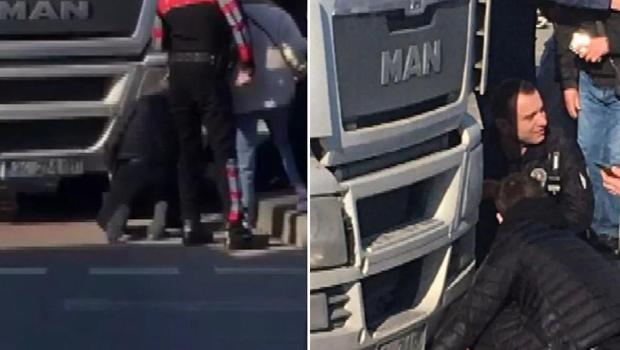 Güngören'de feci kaza! Hafriyat kamyonu anne ve 2 çocuğuna çarptı: Anne hayatını kaybetti