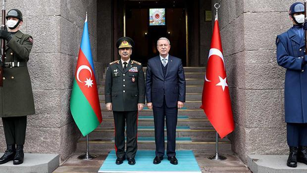 Bakan Akar, Azerbaycan Savunma Bakanı Hasanov ile görüştü