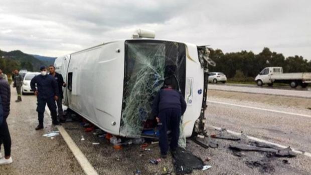 Muğla'da faciadan dönüldü! Öğrenci servisi kaza yaptı: 12 çocuk yaralandı