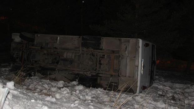 Turist kafilesi taşıyordu... Korkunç kaza! 25 yaralı