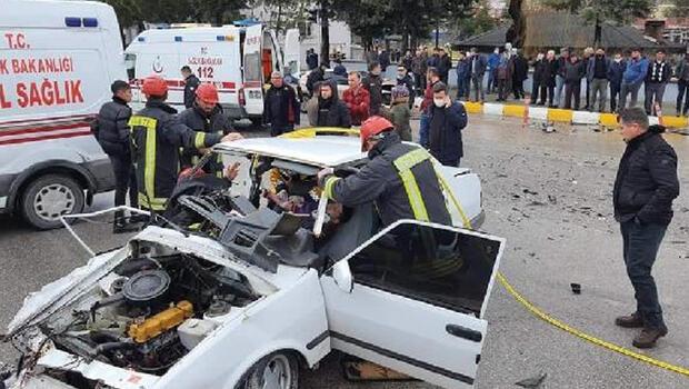 Kütahya'da korkunç kaza! İki otomobil kafa kafaya çarpıştı: 7 yaralı