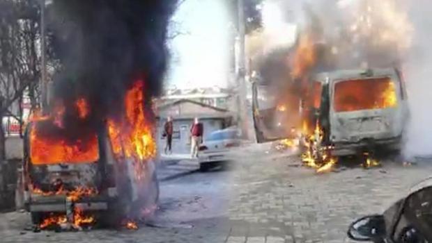 Alev alev yanan araçtan son anda kurtuldular