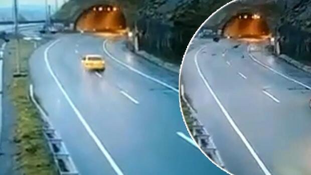 Taksi sürücüsü kopan kayalardan saniyelerle kurtuldu