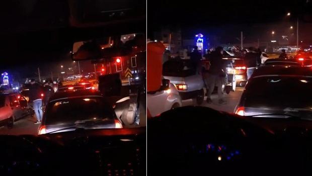 Yolu kapatıp, dakikalarca oyun oynadılar!