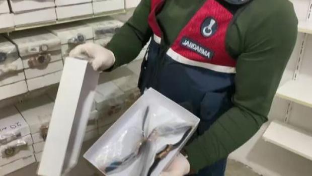 Dünyaca ünlü markaların taklidini fahiş fiyatlara satıyordu! Jandarmadan Sevgililer Günü öncesi sahte saat baskını