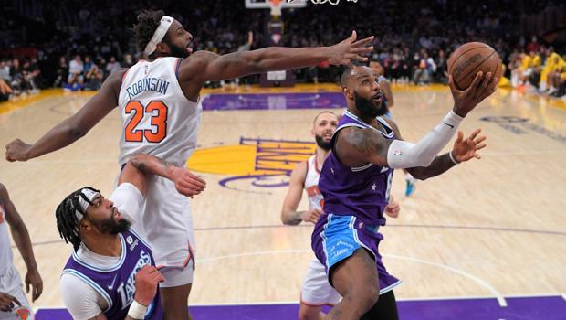 LeBron James'ten triple-double! Lakers uzatmada kazandı