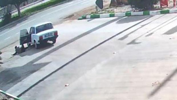 Drift yapmak isterken kapı açılınca araçtan düştü