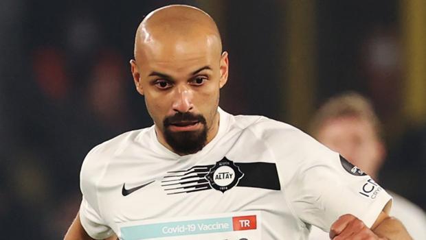 Altay’da Thaciano alkış toplamaya başladı