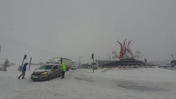 Nevşehir - Aksaray yolu tipi ve buzlanma nedeniyle trafiğe kapandı