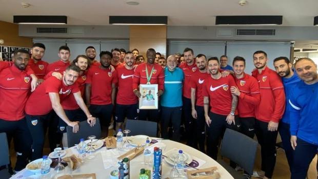 Kayserispor'da Mame Thiam, Galatasaray maçı öncesi takıma katıldı