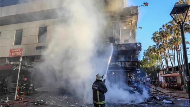 Antalya'da korkutan yangın!