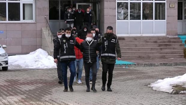 Yozgat merkezli 13 ilde 'Silgeç' operasyonu: Kamu görevlilerinin de olduğu 61 kişiye gözaltı