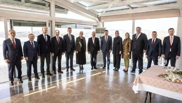 Bakan Bozdağ: Milletvekillerinin telefonuna çıkmayan bürokratı görevden alırım