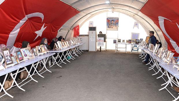 Evlat nöbetindeki anneden oğluna: Dön gel, kardeşinin yetimlerine bak