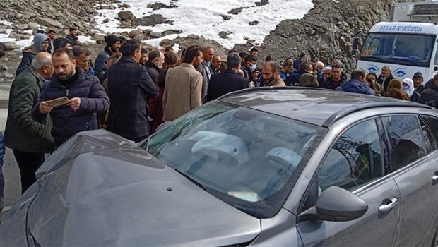 HDP'li vekil Sait Dede'nin otomobili minibüse çarptı: 2 yaralı