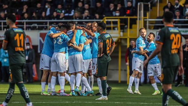 Alanyaspor taraftarlarından lider Trabzonspor'a alkışlı jest