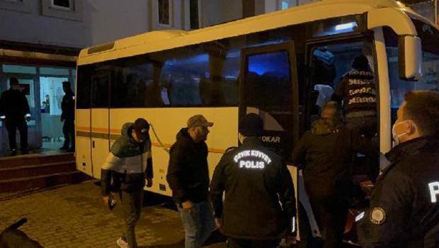 Gelibolu'da Faslı ve Cezayirli 33 kaçak yakalandı