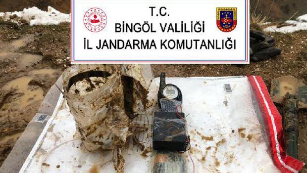 Bingöl’de toprağa gömülü patlayıcı ele geçirildi