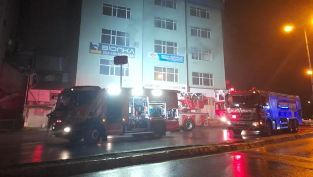 Beylikdüzü'nde çelik kapı imalathanesinde yangın