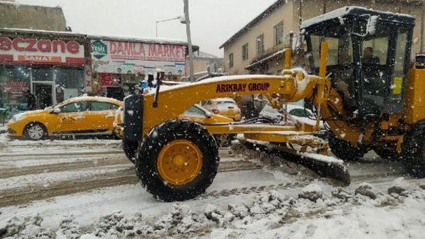 Van'da 164 yerleşim yerine ulaşım yok, Başkale'de okullar tatil edildi