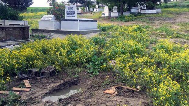 Adana'da mezarlığa gömülmüş cenin bulundu