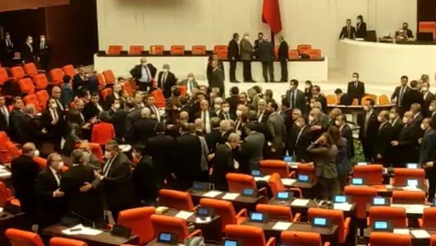 TBMM Genel Kurulu'nda CHP ve MHP'li vekiller arasında gerginlik