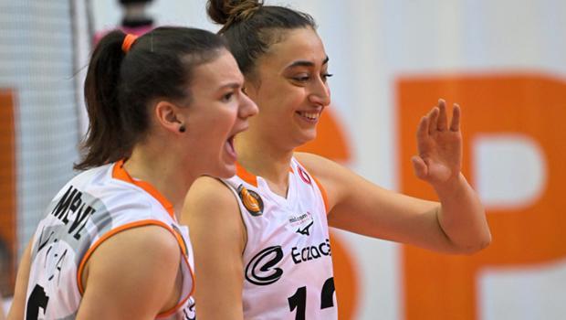 Eczacıbaşı Dynavit 3 - 0 Yeşilyurt (Maç özeti)