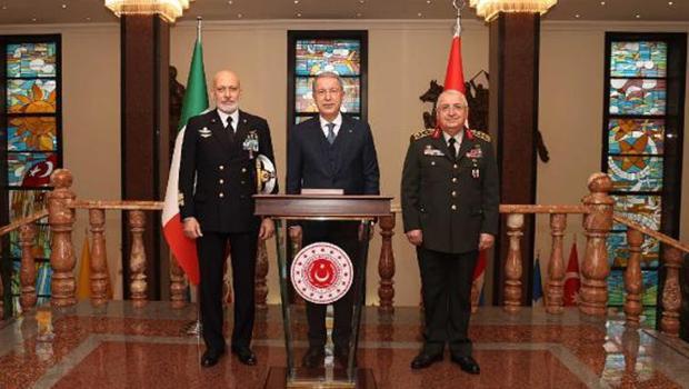 Bakan Akar, İtalya Genelkurmay Başkanı Dragone'u kabul etti