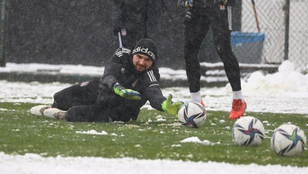 Beşiktaş’tan kar altında Galatasaray mesaisi
