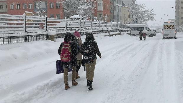 Karadeniz'de 6 ilde eğitime kar engeli