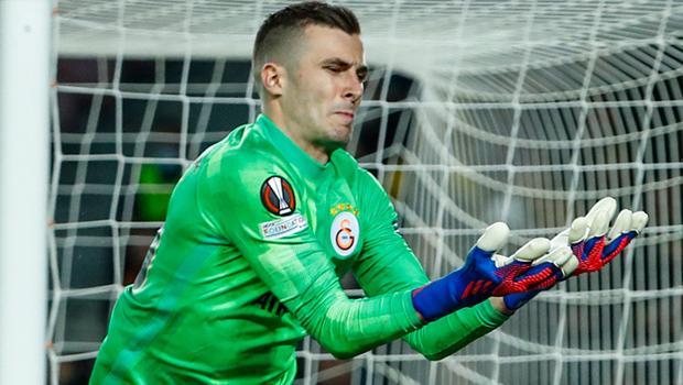 Galatasaray'da Inaki Pena kurtardı, Barcelona paylaştı!