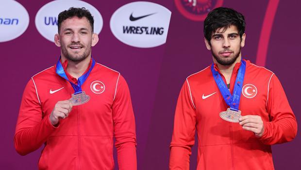 Güreşte iki bronz madalya geldi